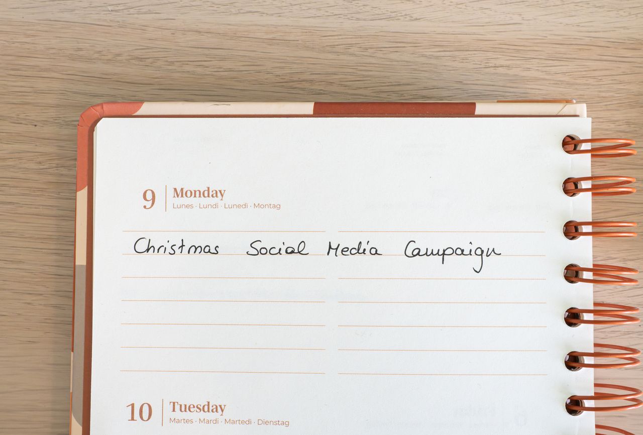 Planner page featuring a note for a Christmas social media campaign.
